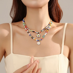 Double-layered daisy necklace with colorful glass beads and floral pendant for summer styling