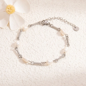 Detailed close-up of 18K gold stainless steel chain with white freshwater pearls