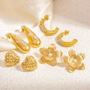 Gold plated heart and flower stud earrings set with rhinestones and faux pearls