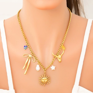 Collier en acier inoxydable plaqué or 18K avec perle, papillon et pendentifs soleil