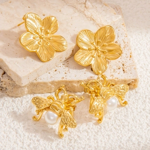 Boucles Oreilles Clous En Acier Inoxydable Plaqué Or 18K Design Fleur Abeille Künstliche Perle Imperméable Hypoallergénique Bijoux Mode Femme