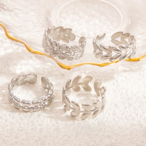 Set of four adjustable silver leaf and wheat stackable rings in stainless steel