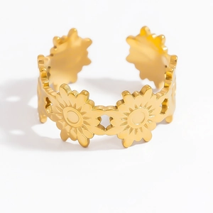 Close-up of hollowed-out sunflower pattern on 18K gold plated stainless steel ring
