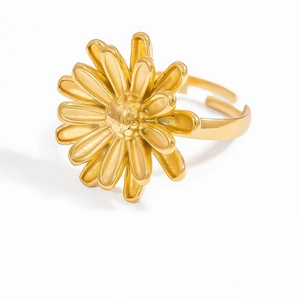 Detailed close-up of golden daisy flower ring with layered petals and adjustable open band