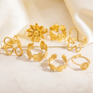 Elegant 7-piece gold floral stainless steel ring set with sunflower and butterfly designs