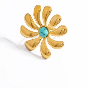 Polished 18k gold-plated stainless steel ring with flower design and turquoise stone