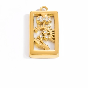 Detail von 18K vergoldetem rechteckigem Anhänger mit Himmels- und Sonnenmotiv