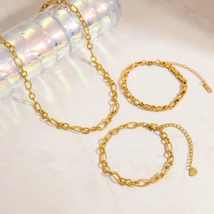 Set di collana e bracciali a catena a maglie ovali in acciaio inossidabile dorato