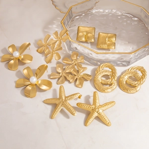 Chic 18K gold plated pearl flower and starfish stainless steel stud earrings set