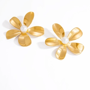 Detailed view of 18K gold flower earrings with white pearls and five petal design