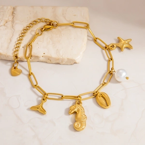Bracelet élégant en acier inoxydable doré avec pendentifs étoile de mer, coquillage et perle