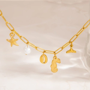 Bracelet perle en acier inoxydable doré avec breloques étoile de mer et coquillages