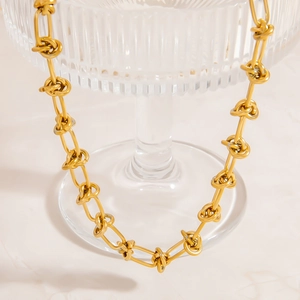 Collier minimaliste en acier inoxydable plaqué or 18 carats avec chaîne à nœud