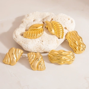 Stainless Steel Conch Shell Stud Earrings For Women Gold Plated Wavy Textured Croissant Beach Style Elegant Jewelry