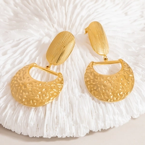 18K gold plated two-tone flower earrings with pearl and textured hammered finish