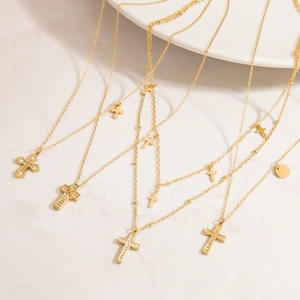 Collana Pendente Croce a Strati in Acciaio Inossidabile Oro per Donna Elegante Girocollo Doppio con Strass Gioielli