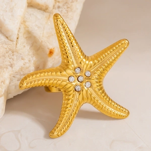 Bague étoile de mer exquise en or 18K avec zircons blancs sur fond de pierre corail