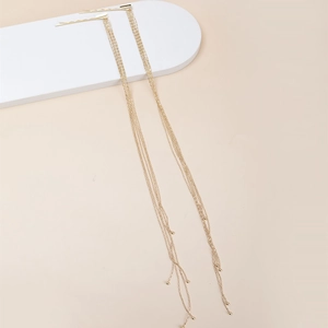 Barrette à cheveux dorée avec de longues franges de chaînes et perles métalliques
