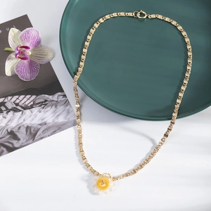 Vintage Minimalist Gold Daisy Flower Pendant Necklace For Women Korean Style Resin Sunflower Chain Choker Fashion Jewelry