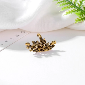 Clip d'oreille feuille de lotus vintage doré avec détails de branches botaniques