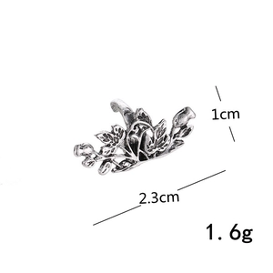 Détails et dimensions de ce protège-oreille feuille de lotus en argent vintage avec gravures
