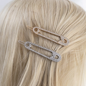 Veiligheidsspeld haarspeldjes met strassteentjes in goud en zilver op blond haar