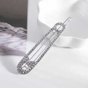 Elegante veiligheidsspeld haarclip met glanzende witte steentjes op zilveren metaal
