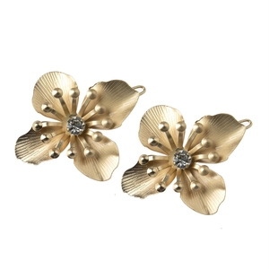 Pair of elegant gold alloy floral hair clips with crystal center on a clean white backdrop