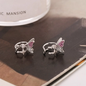 Cuff d'oreilles papillon étincelants avec zircons roses et blancs pour oreilles non percées
