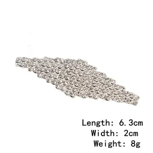 Barrette à cheveux étincelante avec strass et forme géométrique en métal argenté