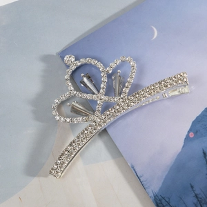 Barrette couronne argentée élégante avec strass brillants et cristaux gris chic