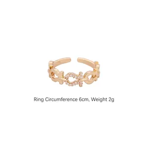 Bague géométrique entrelacée en cuivre plaqué or 18 carats avec pierres en zircon blanc