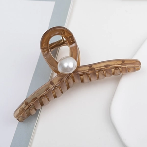 Grande pince à cheveux marron translucide élégante avec une perle blanche pour femme