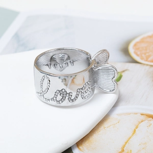 Silver high ponytail clip with rhinestone Love lettering and heart-shaped inner claws