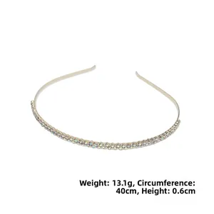 Détail du serre-tête fin en strass avec dimensions: Poids 13.1g, Circonférence 40cm, Largeur 0.6cm