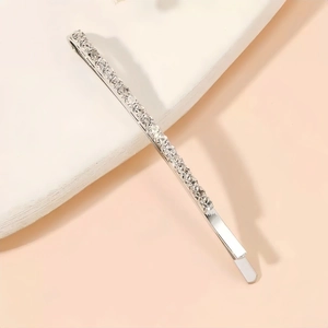 Barrette à cheveux élégante en métal argenté avec strass brillants sur socle