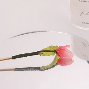 Elegant tulip hair pin with pink resin flower and golden metal stick for Hanfu