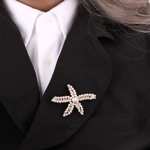 Broche Élégante en Alliage Forme Étoile de Mer Avec Künstliche Perles d'Imitation et Strass Épingle à Revers Or pour Mariage Femme