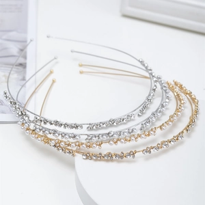 Serre-Tête Élégant en Alliage avec Strass et Künstliche Perles d'Imitation Design Croisé Or Argent Style Princesse Bandeau pour Femmes Mariage