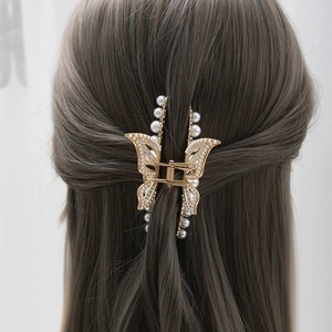 Eleganter goldener Schmetterlings-Haarclip mit Perlen und Strass für langes Haar