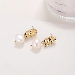 Baroque pearl earrings with irregular gold wave metal plate in a high-quality 45-degree view