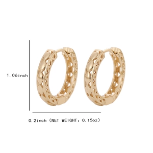 Retro geometric hollow gold hoop earrings featuring detailed engraving and size specifications
