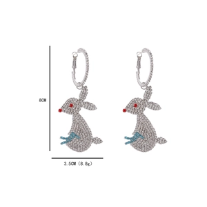 Boucles d'oreilles lapin en argent 925 avec cristaux blancs et rouges sur fond blanc