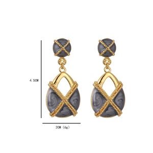 Orecchini a pendente vintage in oro e smalto grigio, 4,5 cm x 2 cm per un look retrò