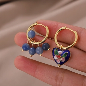 Asymmetric gold earrings with blue beads and heart-shaped enamel flower pattern