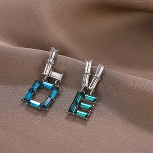 Orecchini a Bottone Asimmetrici Geometrici LOVE Lettera Lega Placcata Argento Vetro Strass Intarsiati Orecchini a Pendente Gioielli Minimalisti Donna