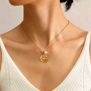 Collier Pendentif Pièce Trèfle à Quatre Feuilles Rétro Avec Künstliche Perle Blanche Long Sautoir en Alliage Bijoux pour Femmes