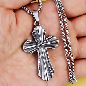 Collier avec pendentif croix vintage pour hommes en acier inoxydable texturé