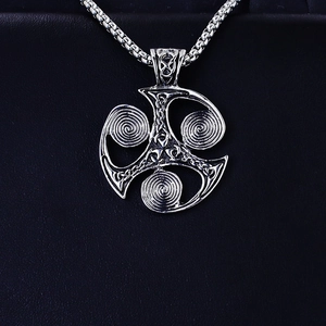 Collana con ciondolo Triskelion celtico vintage in argento con nodi incisi