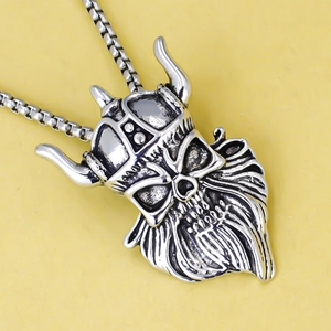 Collana punk teschio vichingo con ciondolo elmo cornuto su catena a scatola